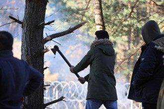 Мигранты на границе с Польшей и удар Кремля руками Лукашенко: эксперт назвал сценарий для Украины
Мигранты на границе с Польшей и удар Кремля руками Лукашенко: эксперт назвал сценарий для Украины