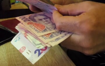Пенсионерам пообещали баснословные деньги: выплатят до 21 000 грн