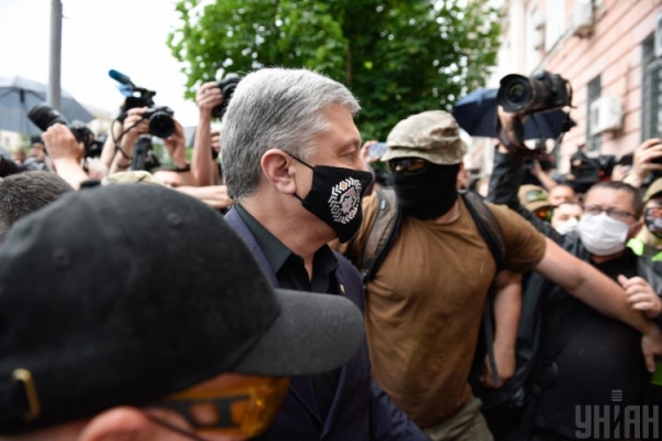 Социологи узнали, как украинцы относятся к делам против Порошенко
Социологи узнали, как украинцы относятся к делам против Порошенко