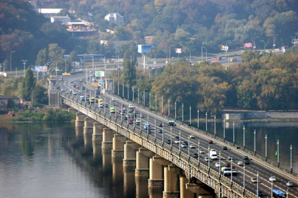 Предприниматель в Киеве "отмыл" 3,5 млн. гривен на ремонте мостов