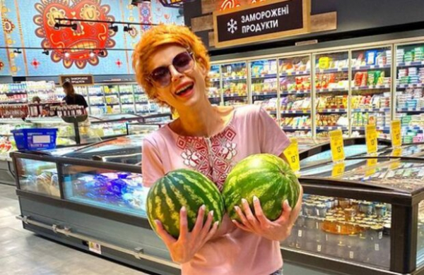 "Настоящий мачо, покоряет Киев": Елена-Кристина Лебедь оставила "беженца" голым и босым, зато довольным