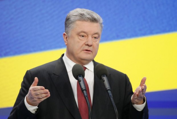 Десятки миллионов долларов наличными, мерседесы и картины российских мастеров - журналисты нашли декларацию Порошенко (ВИДЕО) Десятки миллионов долларов наличными, мерседесы и картины российских мастеров - журналисты нашли декларацию Порошенко (ВИДЕО)