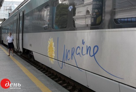 "Укрзализныця": Автоматического транспортного локдауна в Киеве, Одесской и Сумской областях не будет "Укрзализныця": Автоматического транспортного локдауна в Киеве, Одесской и Сумской областях не будет