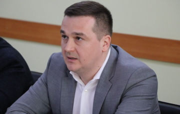 Сын главы Хмельницкой МСЭК Татьяны Крупы активно пытается вывести нажитое из страны Сын главы Хмельницкой МСЭК Татьяны Крупы активно пытается вывести нажитое из страны