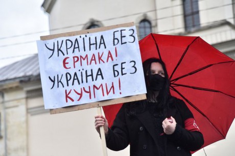 Несмотря на сильный ливень львовяне вышли на акцию «Стоп реванш!» Несмотря на сильный ливень львовяне вышли на акцию «Стоп реванш!»