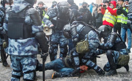 ЕС осуждает массовые аресты и жестокость против митингующих в РФ ЕС осуждает массовые аресты и жестокость против митингующих в РФ