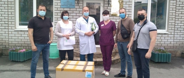 Медики Запорожской области получили вторую партию средств защиты от Фонда Порошенко
Медики Запорожской области получили вторую партию средств защиты от Фонда Порошенко