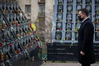 "Не задирать нос": Зеленский поздравил украинцев с Днем Достоинства и Свободы
"Не задирать нос": Зеленский поздравил украинцев с Днем Достоинства и Свободы