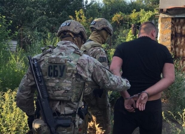 В Киеве СБУ ликвидировала гнездо путинских пропагандистов: русский мир — не пройдет В Киеве СБУ ликвидировала гнездо путинских пропагандистов: русский мир — не пройдет