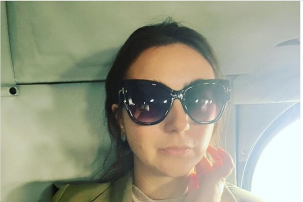 Мендель призналась, что ее брови теперь живут своей жизнью: “Хорошо посмеялась” Мендель призналась, что ее брови теперь живут своей жизнью: “Хорошо посмеялась”