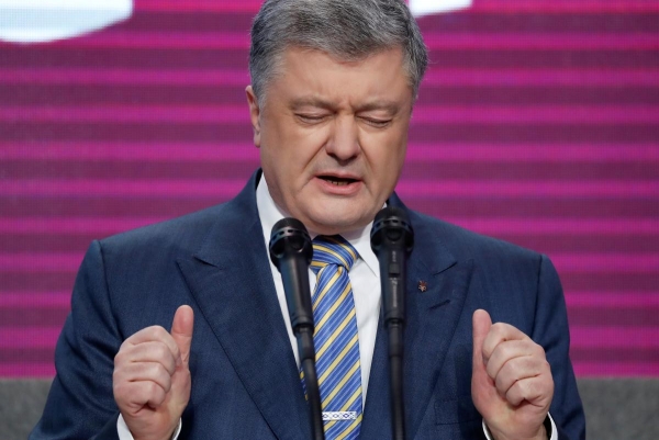 Деркач рассказал, как Порошенко хотел "рейдернуть" ПриватБанк
Деркач рассказал, как Порошенко хотел "рейдернуть" ПриватБанк