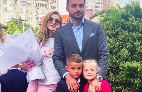 Слава Каминская воссоединилась с бывшим мужем ради детей: "Прятались в кустах" Слава Каминская воссоединилась с бывшим мужем ради детей: "Прятались в кустах"
