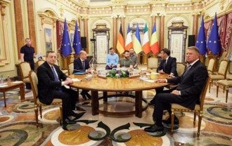 Шольц, Макрон и Драги просили Зеленского вернуться к переговорам с Путиным - Die Welt
Шольц, Макрон и Драги просили Зеленского вернуться к переговорам с Путиным - Die Welt