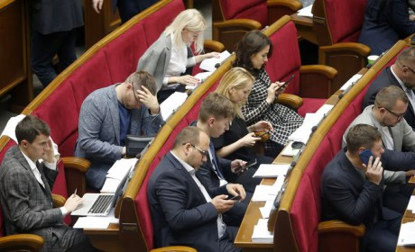 ВР закрывают для депутатов и журналистов без COVID-сертификатов