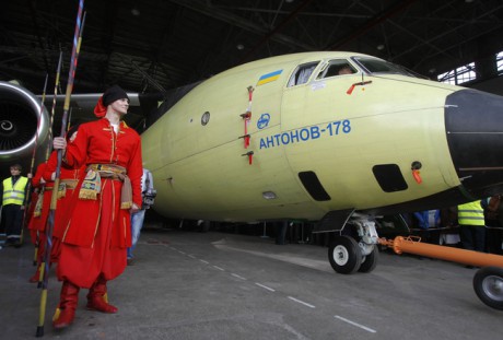 Министерство обороны закажет "Антонову" три самолета Ан-178 Министерство обороны закажет "Антонову" три самолета Ан-178