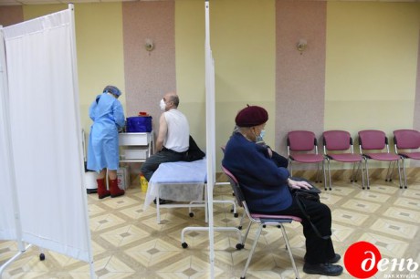За сегодняшний день во Львове вакцинировали 640 человек За сегодняшний день во Львове вакцинировали 640 человек
