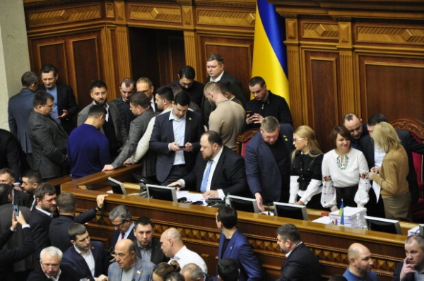 Более 100 депутатов планируют инициировать расследование по протестам на Банковой Более 100 депутатов планируют инициировать расследование по протестам на Банковой