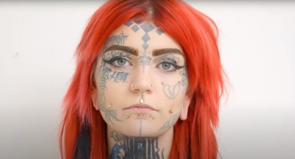 23-летняя мать двоих детей довела мать до слез, избавившись от всех тату на лице: "Не впечатлило" 23-летняя мать двоих детей довела мать до слез, избавившись от всех тату на лице: "Не впечатлило"