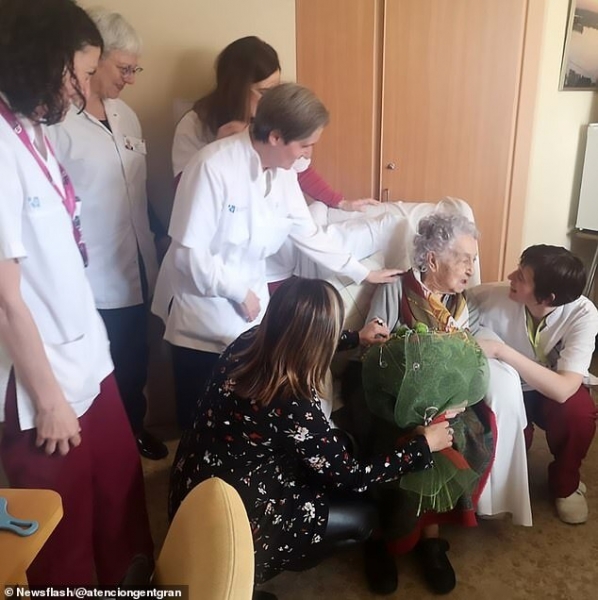 113-летняя женщина вылечилась от коронавируса
113-летняя женщина вылечилась от коронавируса