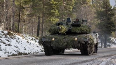 Танки Leopard, Challenger и Abrams скоро будут в Украине, их очень много – Резников
Танки Leopard, Challenger и Abrams скоро будут в Украине, их очень много – Резников