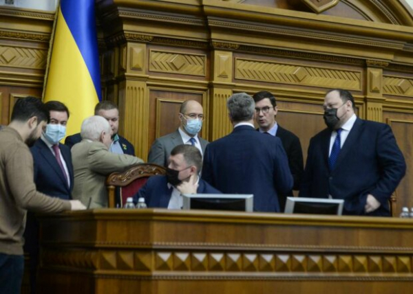 Нардепы жестко "раскатали" Дениса Шмыгаля в зале ВРУ: нехватка 5 млрд, забор с Беларусью и дедлайн запуска "детской" Службы Нардепы жестко "раскатали" Дениса Шмыгаля в зале ВРУ: нехватка 5 млрд, забор с Беларусью и дедлайн запуска "детской" Службы