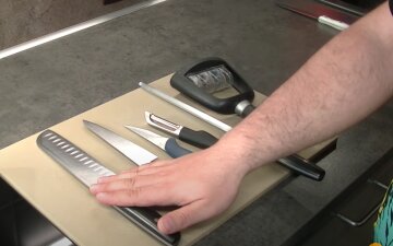 Почему нельзя выносить мусор 10 октября и зчем прятать нож: приметы и строгие запреты на Евлампия Почему нельзя выносить мусор 10 октября и зчем прятать нож: приметы и строгие запреты на Евлампия