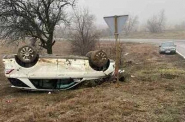 Семья с детьми ехала на курорт и едва не погибла в ДТП: авто перевернулось на крышу Семья с детьми ехала на курорт и едва не погибла в ДТП: авто перевернулось на крышу