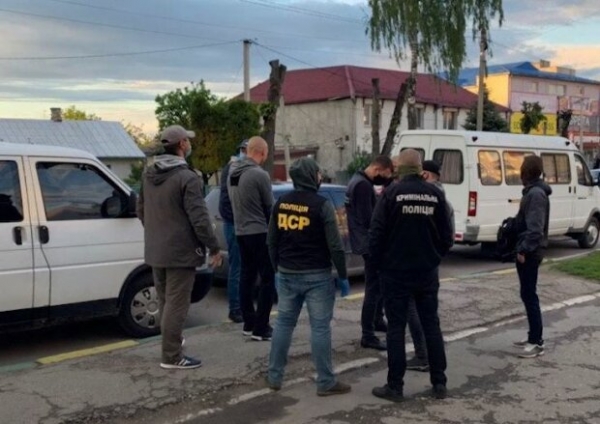 Нардепу возле заправки устроили "темную", искромсали все лицо Нардепу возле заправки устроили "темную", искромсали все лицо