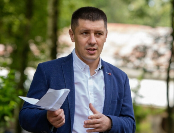 Депутат "Слуги народу" упродовж 2020 року відмив на "великому будівництві" понад 120 млн грн Депутат "Слуги народу" упродовж 2020 року відмив на "великому будівництві" понад 120 млн грн