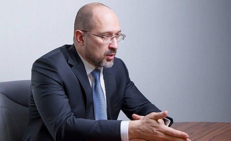 Шмыгаль: Правительство готово к переговорам с желающими официально пригласить украинских рабочих на сезонные работы европейскими странами Шмыгаль: Правительство готово к переговорам с желающими официально пригласить украинских рабочих на сезонные работы европейскими странами