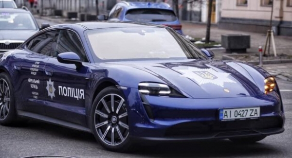 Киевские копы похвастались новым элитным Porsche: "Мало приусов разбитых"