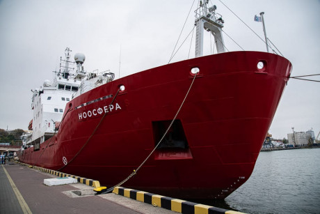 Ледокол "Ноосфера" отправился из Одессы в Антарктиду Ледокол "Ноосфера" отправился из Одессы в Антарктиду