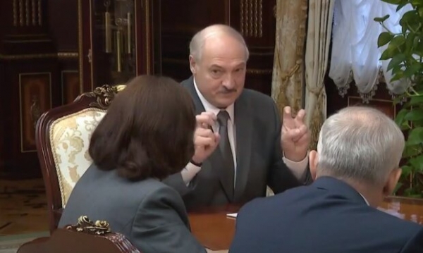 Лукашенко собрался бежать за помощью к Путину: "Нас убаюкивать не надо..." Лукашенко собрался бежать за помощью к Путину: "Нас убаюкивать не надо..."