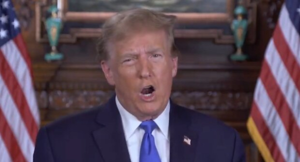 Дональд Трамп не помнит имени своей жены? Кандидата высмеяли из-за его выступления Дональд Трамп не помнит имени своей жены? Кандидата высмеяли из-за его выступления
