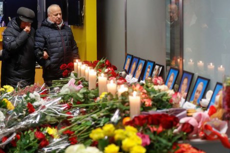 Зеленский присвоил звания Героев Украины членам экипажа сбитого в Иране самолета "МАУ" Зеленский присвоил звания Героев Украины членам экипажа сбитого в Иране самолета "МАУ"