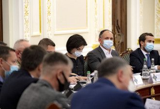 У Зеленского обнародовали принятые на СНБО решения
У Зеленского обнародовали принятые на СНБО решения