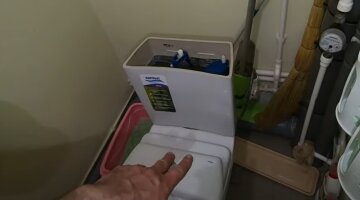 Не берите телефон в туалет: все дело даже не в микробах, а в выпадении кишок Не берите телефон в туалет: все дело даже не в микробах, а в выпадении кишок
