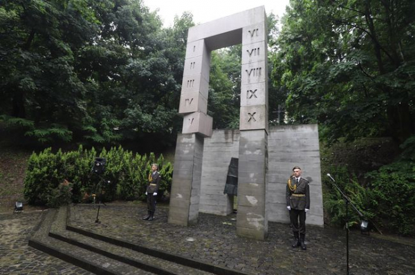 Во Львове почтили память расстрелянных в 1941 году профессоров Во Львове почтили память расстрелянных в 1941 году профессоров