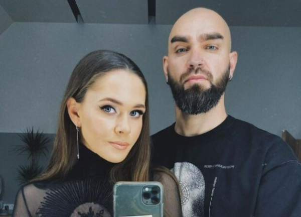 Брак Юлии Саниной из The Hardkiss трещит по швам: известный блоггер рассказал подробности Брак Юлии Саниной из The Hardkiss трещит по швам: известный блоггер рассказал подробности