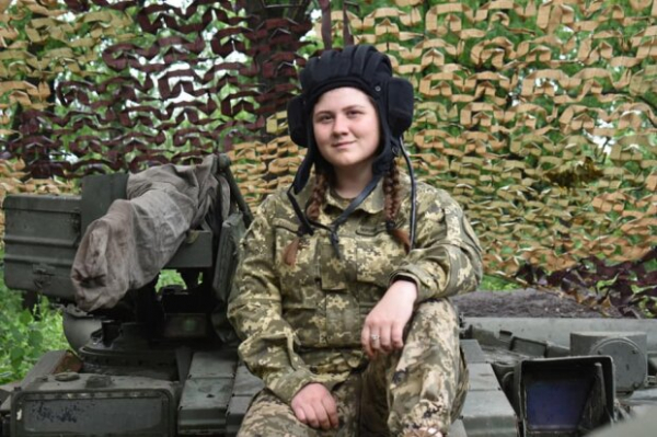 20-річна українка змінила місце вчительки на кабіну танка - "Не кожній під силу" 20-річна українка змінила місце вчительки на кабіну танка - "Не кожній під силу"