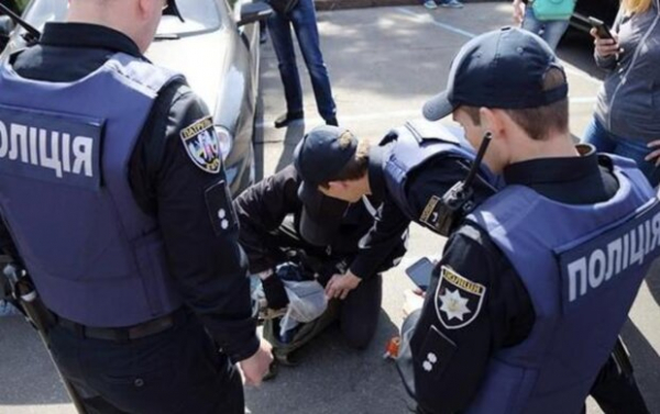 Полиция задерживает украинцев по требованию ТЦК из-за розыска: адвокат ответил, законно ли это Полиция задерживает украинцев по требованию ТЦК из-за розыска: адвокат ответил, законно ли это