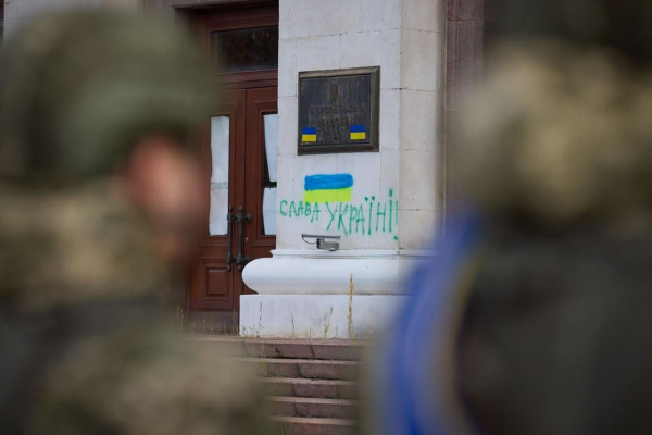 Зеленский прибыл в освобожденный Херсон
Зеленский прибыл в освобожденный Херсон