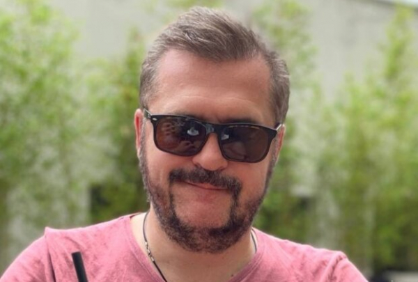 Александр Пономарев признался, как маскируется на улице: "Часто не узнают" Александр Пономарев признался, как маскируется на улице: "Часто не узнают"