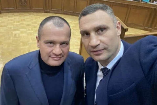 Мэр Кличко и координатор "Украинской команды" Палатный передали защитникам Авдеевки 200 fpv-дронов Мэр Кличко и координатор "Украинской команды" Палатный передали защитникам Авдеевки 200 fpv-дронов