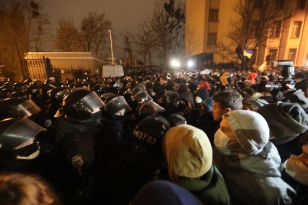 В Киеве проходит акция протеста против заключения Стерненко В Киеве проходит акция протеста против заключения Стерненко