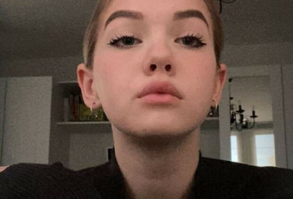 Дочь Жени Кошевого из "Квартала 95" показала, как сделала губки еще до 16 лет: мама поддержала Дочь Жени Кошевого из "Квартала 95" показала, как сделала губки еще до 16 лет: мама поддержала