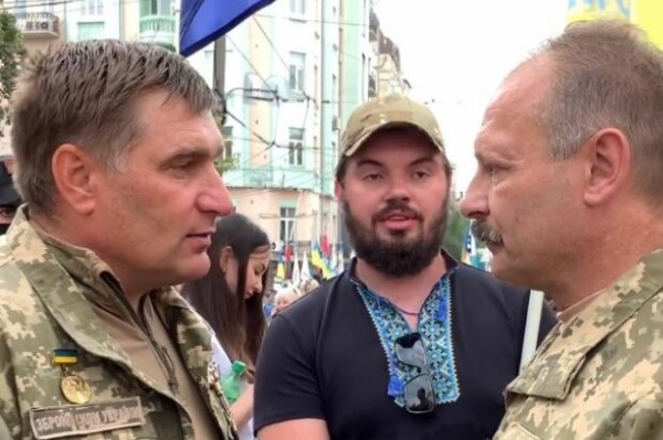 Экс-депутат Барна опозорился перед ветеранами, украинцы в ярости: "Напялил форму и хотел примазаться..." Экс-депутат Барна опозорился перед ветеранами, украинцы в ярости: "Напялил форму и хотел примазаться..."