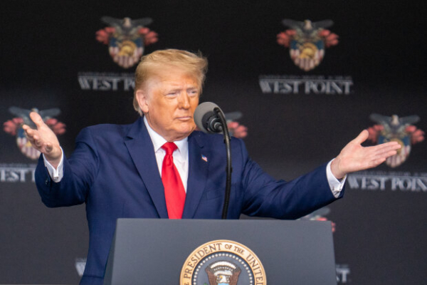 Трамп возвращается: обещает отменить помощь и заставить Украину сесть за стол переговоров Трамп возвращается: обещает отменить помощь и заставить Украину сесть за стол переговоров