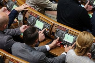 За партией Зеленского крадется партия Порошенко: новый парламентский рейтинг
За партией Зеленского крадется партия Порошенко: новый парламентский рейтинг