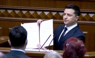 Владимир Зеленский выступил на заседании Рады: главное из обращения президента
Владимир Зеленский выступил на заседании Рады: главное из обращения президента